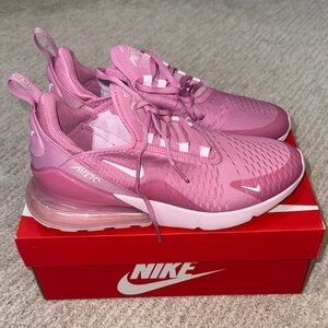 Nike Air Max 270 in Vibrant Pink